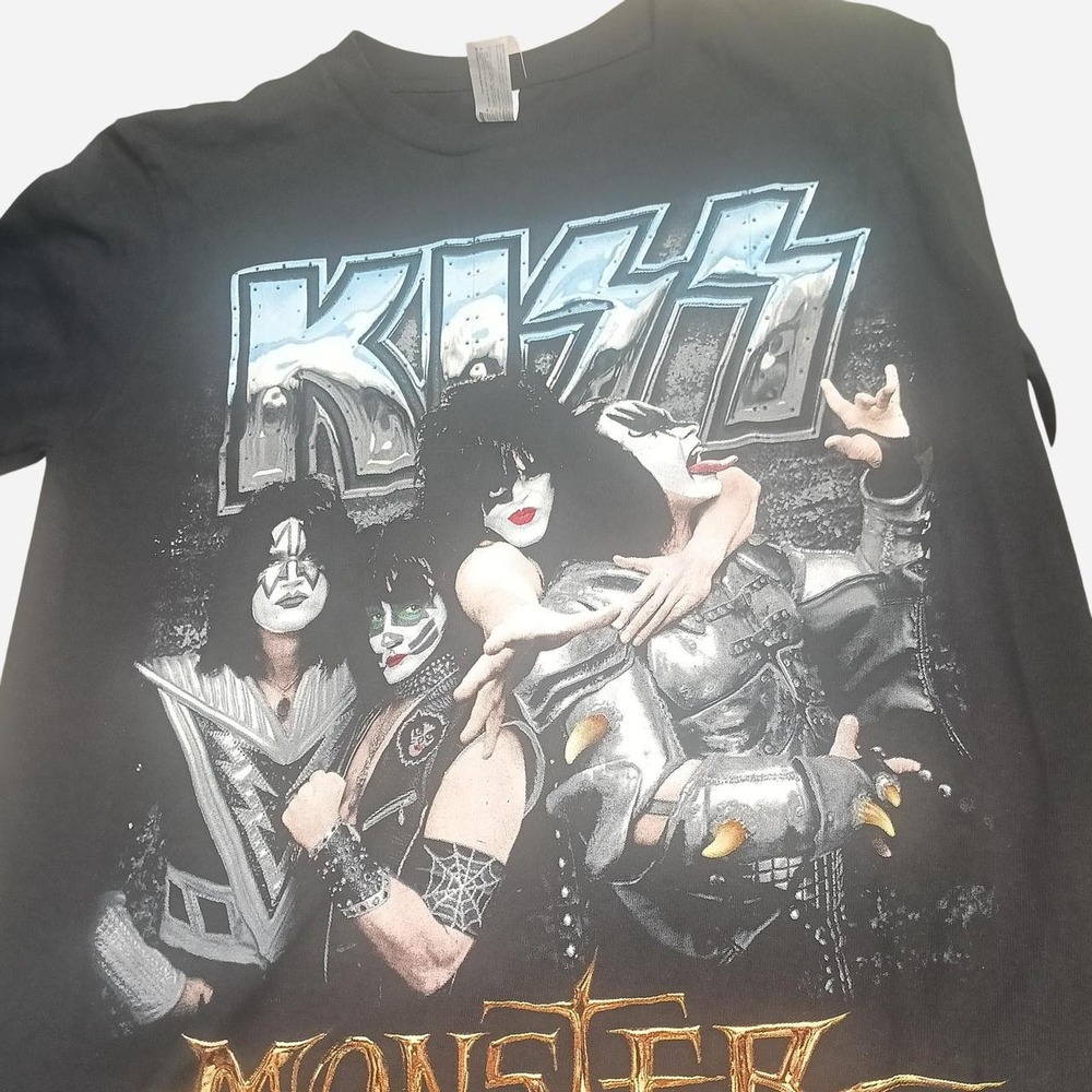 Kiss tee shirt